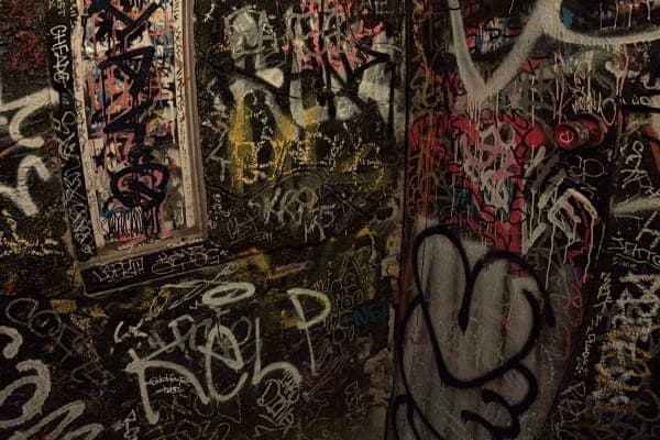 Meet me in the bathroom, Austin TX